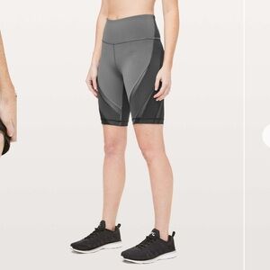 H8 Lululemon Colour Me Ombre Short Black / Obsidian / Titanium Size 6 Mesh Sport